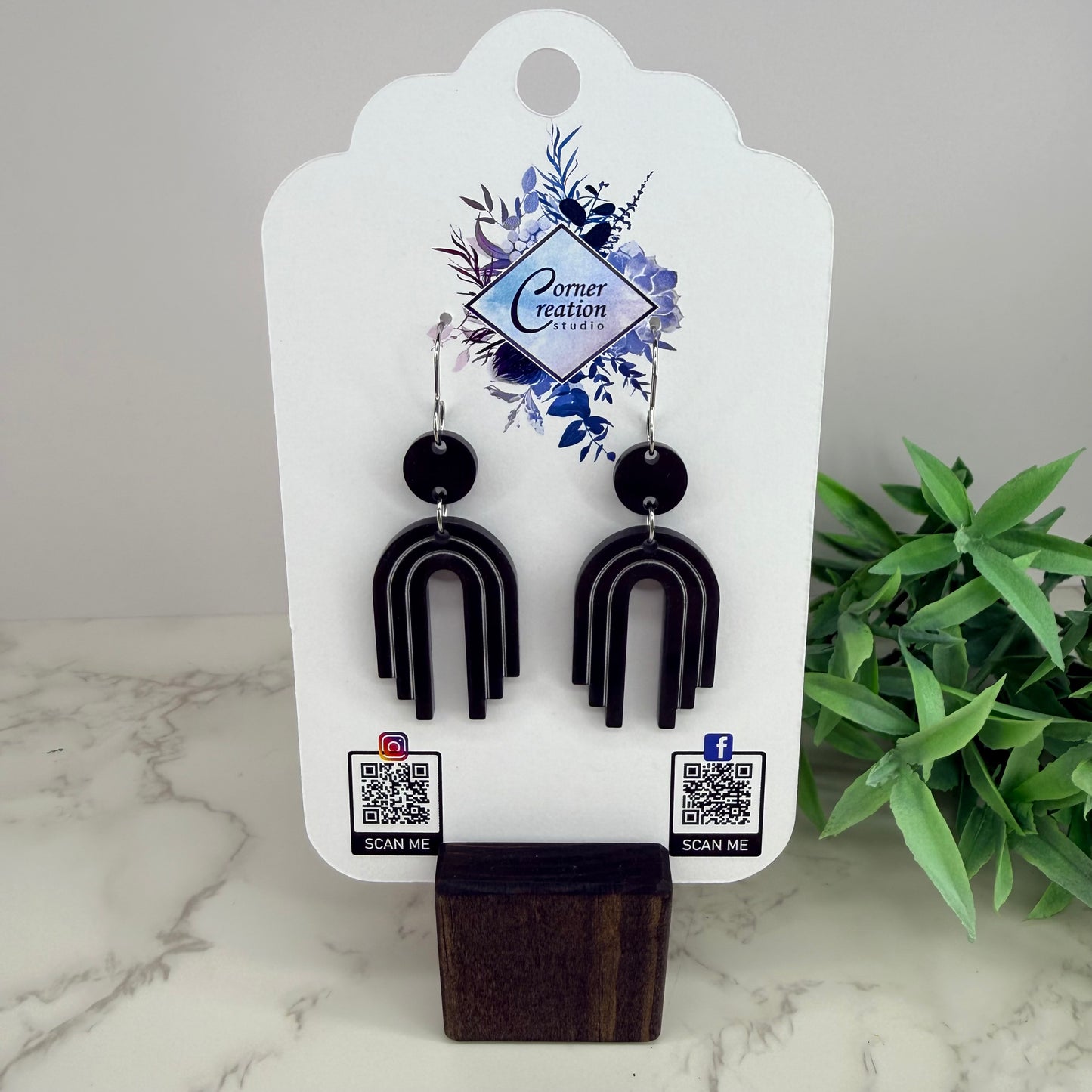 Deep Arch Black Pearl Earrings