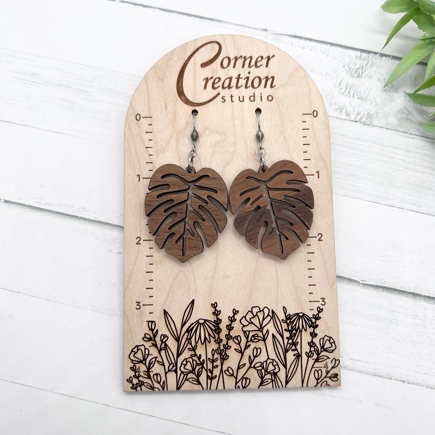 Monstera Walnut Earring